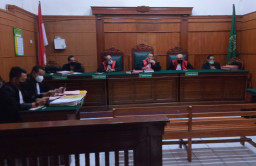 Order 24 Kodi Sarung, Bayar Pakai Giro Blong, Suwandi Wibowo Diadili