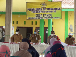 Warga Desa Pandu Kecamatan Cerme, Terima BLT Dana Desa Tahap III