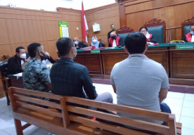 Dilarang Pacaran Sama LC, Cleaning Servis Cafe Planet Klakahrejo Kepruk Kepala Bosnya