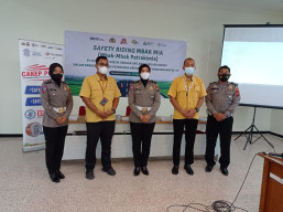 Sambut HUT Bhayangkara ke 75. Polantas Gresik Beri Edukasi Safety Riding Pada Karyawan Petrokimia