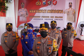 Kapolda Jatim, Cek Langsung Vaksinasi Merdeka, Para Nelayan Diatas Kapal