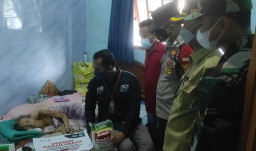 Relawan Act Mri Didampingi Babinsa dan Bhabinkamtibmas, Salurkan Bansos Pada Nenek Ya Tripa
