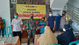 Polisi Beri Santunan Pada Puluhan Janda dan Yatim Piatu di Gresik