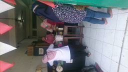 Usai Lakukan Vaksin di RW 3 Kupang Krajan, Nakes dan Relawan Satgas Covid Makan Bareng