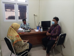 PT. USN Beri Bantuan Alat Sterilisasi Ruangan, Untuk Puskesmas Banyuates Sampang