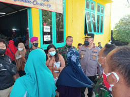 Ribuan Warga Gresik, Antusias Ikuti Serbuan Vaksinasi Covid-19