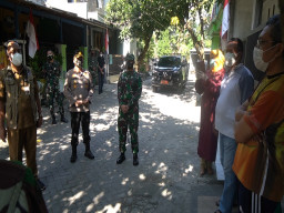 Kapolres Gresik dan Dandim 0817 Gerakan Jajarannya, Arahkan Pasien Isoman ke Isoter di G-Jos 