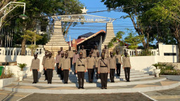 Sambut HUT Polwan ke 73, Polwan Polres Gresik Gelar Tabur Bunga Di Makam Pahlawan