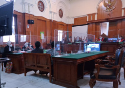HP Teman Sekos nya, Amir Dihukum 8 Bulan