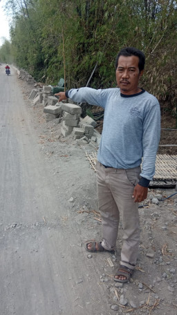 Warga Geram, Proyek Jalan Mangkrak dan Timbulkan Debu