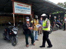 OPS. Patuh Semeru 2021, Polres Gresik Bagi-Bagi Masker