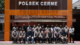 Tingkatkan Pelayanan Prima Kepada Masyarakat, Kapolres Gresik Cek Sarana Pelayanan Masyarakat ke Polsek Jajaran Rayon Gresik Barat