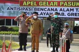 Kesiapsiagaan dan Pencegahan Jelang Musim Hujan, Polres Gresik Gelar Apel Pasukan