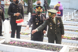 Memperingati Hari Pahlawan, Kapolres Gresik Ingatkan Covid-19 Belum Berakhir