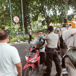 Edukasi Disiplin Prokes, Terus Bergema di Kota Santri