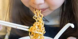 Dampak Buruk Sering Makan Mie Instan