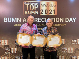 Mantap! Dirut Jasa Raharja Sabet Penghargaan Top CEO In Strategic Leadership Top BUMN Award 2021