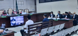 SIDANG DUGAAN JUAL BELI JABATAN DI PEMKAB NGANJUK,  BUPATI NONAKTIF NGANJUK JELASKAN ASAL UANG DALAM BRANKAS YANG DISITA PETUGAS