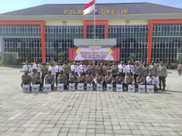 Kapolres Gresik, Berikan Surprise Anggota Yang Ulang Tahun Di Bulan Desember