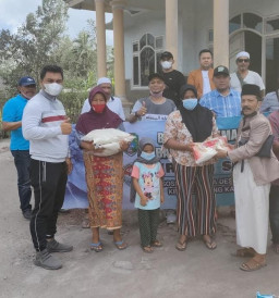 Kompak, Peduli Korban Erupsi Gunung Semeru, Ketua AKD Ketapang Sampang, Ajak Kades Lainnya Bagikan Sembako