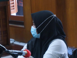 HINA SUAMI TIDAK BISA "NGACENG" DIMUKA UMUM, RIZALATUL, DIADILI.