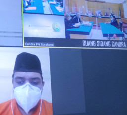 JUAL BELI PLASMA DARAH KONVALESEN DI PMI SURABAYA SECARA ILEGAL, YOGI AGUNG PRIMA WARDANA DITUNTUT 2 TAHUN PENJARA, DENDA Rp. 100 JUTA.