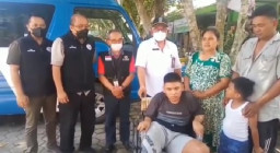 Kadinsos Jatim Beri Bantuan Langsung, Kursi Roda pada Remaja Korban Terdampak Erupsi Gunung Semeru
