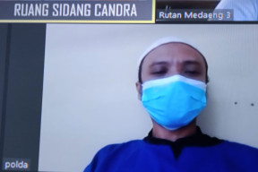 AMBIL SABU SEBERAT 15,37 GRAM, DI PINGGIR JALAN MASJID AL- AKBAR UTARA PAGESANGAN, BUDI SETIAWAN DITUNTUT JAKSA 9 TAHUN PENJARA, DENDA Rp. 3 MILIAR.