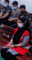 MEMBUAT SURAT PALSU, UNTUK PENCAIRAN DANA BANK SENILAI Rp. 24 MILIAR, NOTARIS MUSDALIFAH DITUNTUT JAKSA 18 BULAN PENJARA
