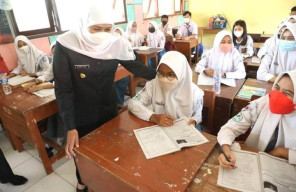 Gubernur Khofifah, Sidak PTM di SMAN I Cerme Gresik