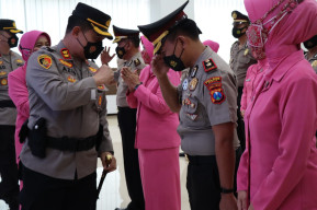 Awal Tahun 2022, Sebanyak 79 Anggota Polres Gresik Naik Pangkat