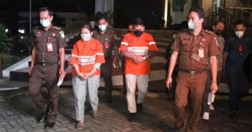 Kejati Jatim Tahan Dua Tersangka Dugaan Korupsi Pembiayaan Multiguna Karyawan PT ACC