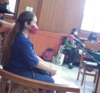 BELI RUMAH Rp.2,4 MILIAR, KRIDIT KPR KE BANK GAGAL, KUASAI RUMAH PENJUAL, KHOLIDAH DITUNTUT 3 BULAN PENJARA DENGAN MASA PERCOBAAN 6 BULAN