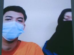TAGIH PINJAMAN ONLINE, KIRIM KATA- KATA " SAUDARA KAU TAI, BAYAR SEKARANG JUGA BABI". ANGGI DAN RENDI DEBT.COLLECTOR PINJOL DIJERAT UU.ITE