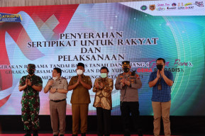 Kapolres Gresik Dampingi Bupati Gresik Raih Penghargaan Dari Menteri Agraria dan Tata Ruang/Kepala Badan Pertanahan Nasional RI