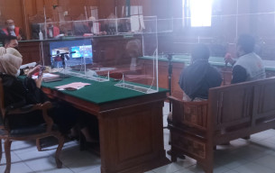 SEKONGKOL DENGAN SANG ISTRI, BACOK TETANGGA MEMBABI BUTA, KHUMAINI YASIR, DIADILI