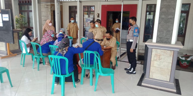 Di Gresik, Vaksinasi Terus Digenjot Sampai Tingkat Desa