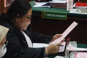 PESAN BARANG PAKAI NOTA FIKTIF, DIJUAL KE ORANG LAIN, GELAPKAN UANG UD.AJS Rp. 200 JUTA. RUSLAN SUDARSONO DIBUI 1,5 TAHUN