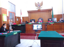 NGAWASI RENOVASI RUMAH, SAMBIL KONSUMSI GANJA, ROBBY SHALAT DIBUI 4 TAHUN, DENDA Rp. 900 JUTA