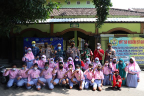 Kapolres Gresik, Tinjau Vaksinasi Ratusan Anak di SDN 57 Gresik