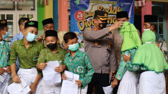 Dorong Percepatan Vaksinasi, Kapolres Gresik Cek Vaksinasi Serentak