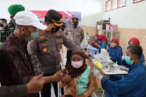 Kapolres Gresik, Tinjau Vaksinasi Anak di SDN 70 Gresik