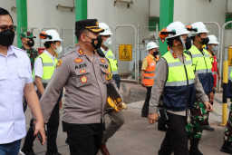 Kapolres Gresik Dampingi Ketua DPR RI Puan Maharani, Tinjau Produksi Minyak Goreng