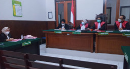 KULAKAN SABU DUA GRAM HARGA Rp. 2 JUTA, UNTUK DIJUAL LAGI, DAHLAN BIN DJATIM DIBUI 5 TAHUN, DENDA Rp. 2 MILIAR. NYATAKAN BANDING