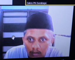 TAK TERIMA DIUSIR DARI KAFE, SEPTIAN TEMBAKAN SOFT GUN KE ARAH SEKURITI DAN POLISI