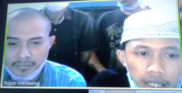 "TUSUK PUNGGUNG KENA LEHER, HINGGA SEORANG ANGGOTA PERGURUAN SILAT TEWAS". BAYU DITUNTUT 18 TAHUN, SEMENTARA JOKO, NUROQIM, KARMA, DITUNTUT 16 TAHUN B