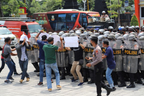 Empat Polres Jajaran Polda Jatim, Lakukan Asistansi Pengendalian Massa di Polres Gresik