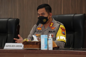 Dampak Jembatan Ambles, Satlantas Polres Gresik Lakukan Pengalihan Arus Lalu Lintas