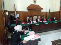 BACOK TANGAN MANTAN ISTRI, KARENA TOLAK BALIK KERUMAH, RUDY WURYANTO DIHUKUM 6 BULAN BUI