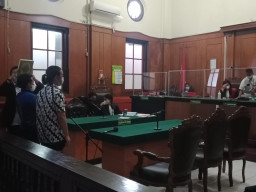 DIMINTA RENOVASI RUMAH, UANG MUKA DIEMBAT BUAT BAYAR HUTANG, YULIARDI, DIADILI